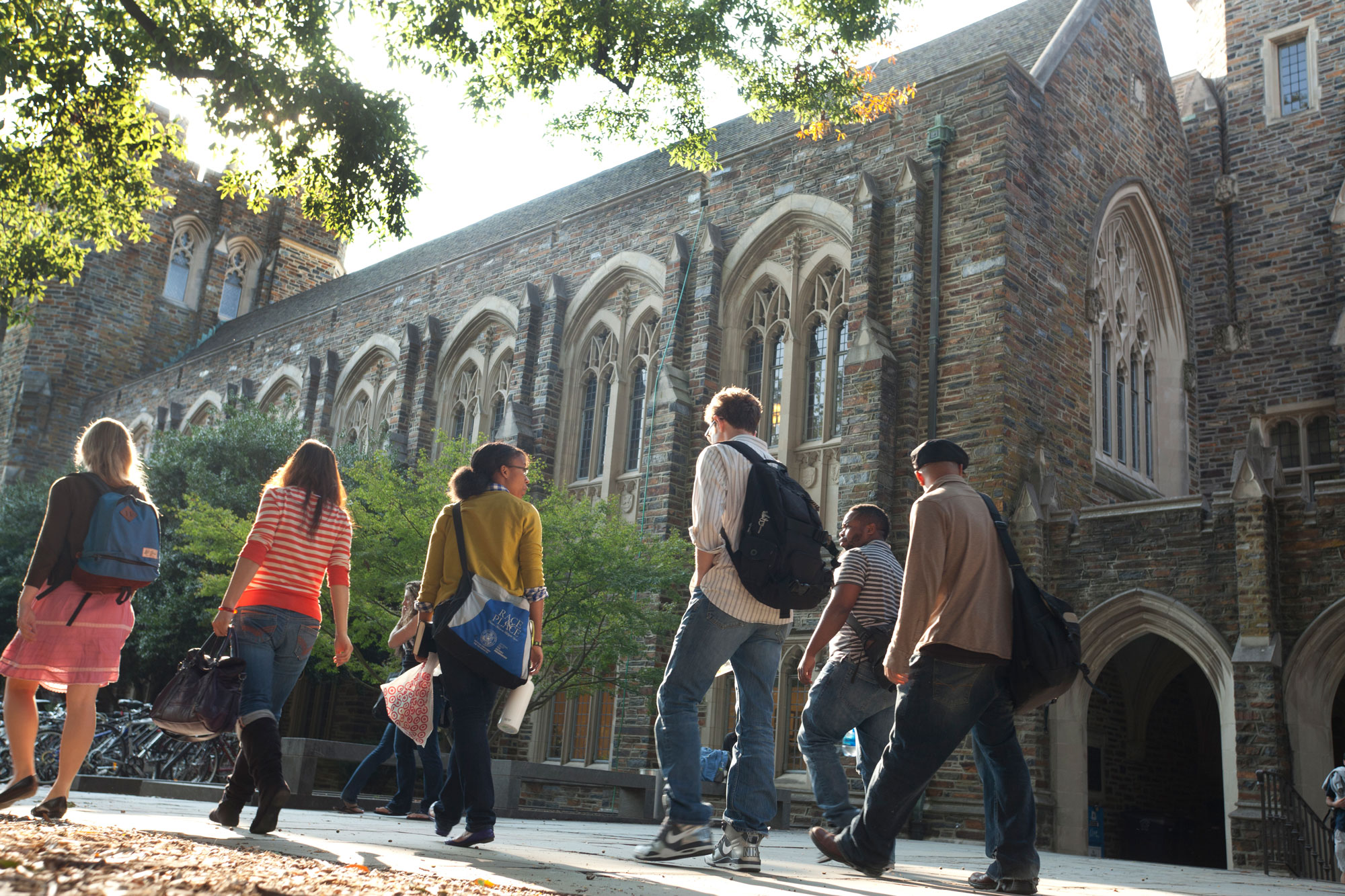 Students walk on the academic quad with Perkins Library in background on the campus of Duke University. Photo by Les Todd, Duke University.