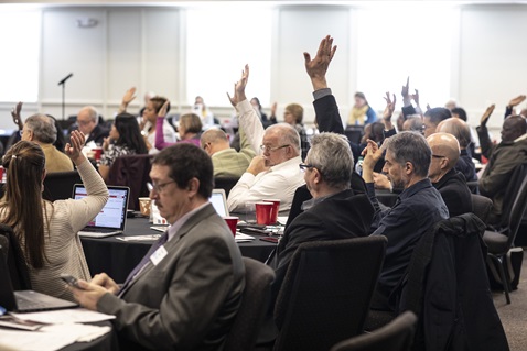 A show of hands during the board meeting of the Connectional Table held at United Methodist Discipleship Ministries in Nashville, Tenn., April 2. Photo by Kathleen Barry, UM News.