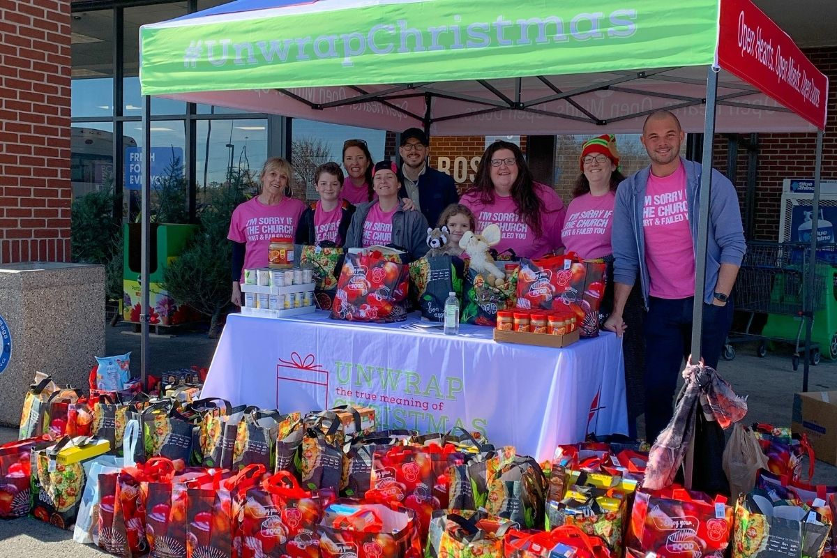 Glendale United Methodist Church in Nashville, Tennessee used a tent and tablecloth designed for local churches during their previous Advent events. (Photo courtesy of Steven Adair, United Methodist Communications, taken prior to COVID-19.)