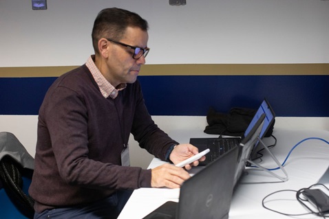 Gustavo Vasquez, director of Hispanic/Latino News, is shown working on UM News coverage. (Photo by Kathleen Barry for UM News.)