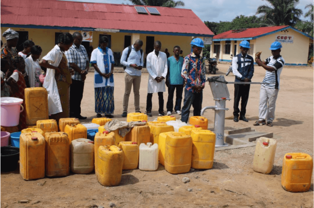 Residents near Dingele Health Center have access to fresh, safe water from a new well funded by the Abundant Health Initiative. Photo courtesy of Central Congo Health Board.  