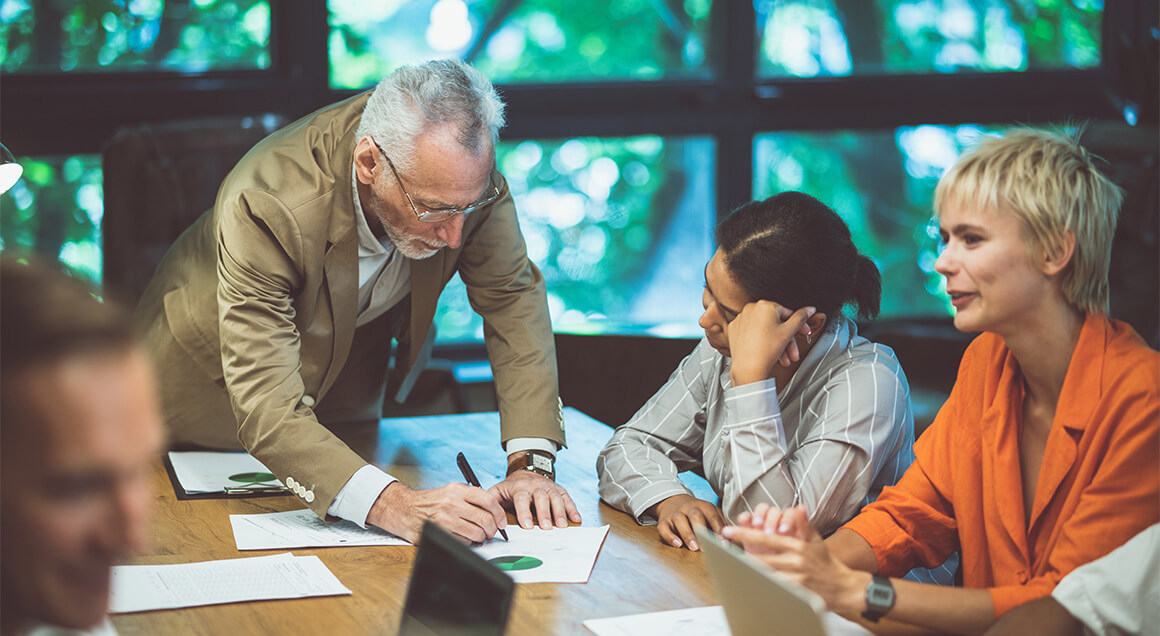 iS_BusinessMeeting 1