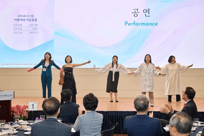 A special performance titled “Daughters of Korea, Empowered by Missionaries 100 Years Ago” was held as part of the centennial celebration. Graduates of the Scranton Women’s Leadership Program, serving as pastors, teachers and church leaders, led the performance. The choir’s rendition of “Amazing Grace” honored the legacy of early missionaries who brought the Gospel to Korea, transforming countless lives and inspiring future generations in faith and service. Photo courtesy of Paul Kong.